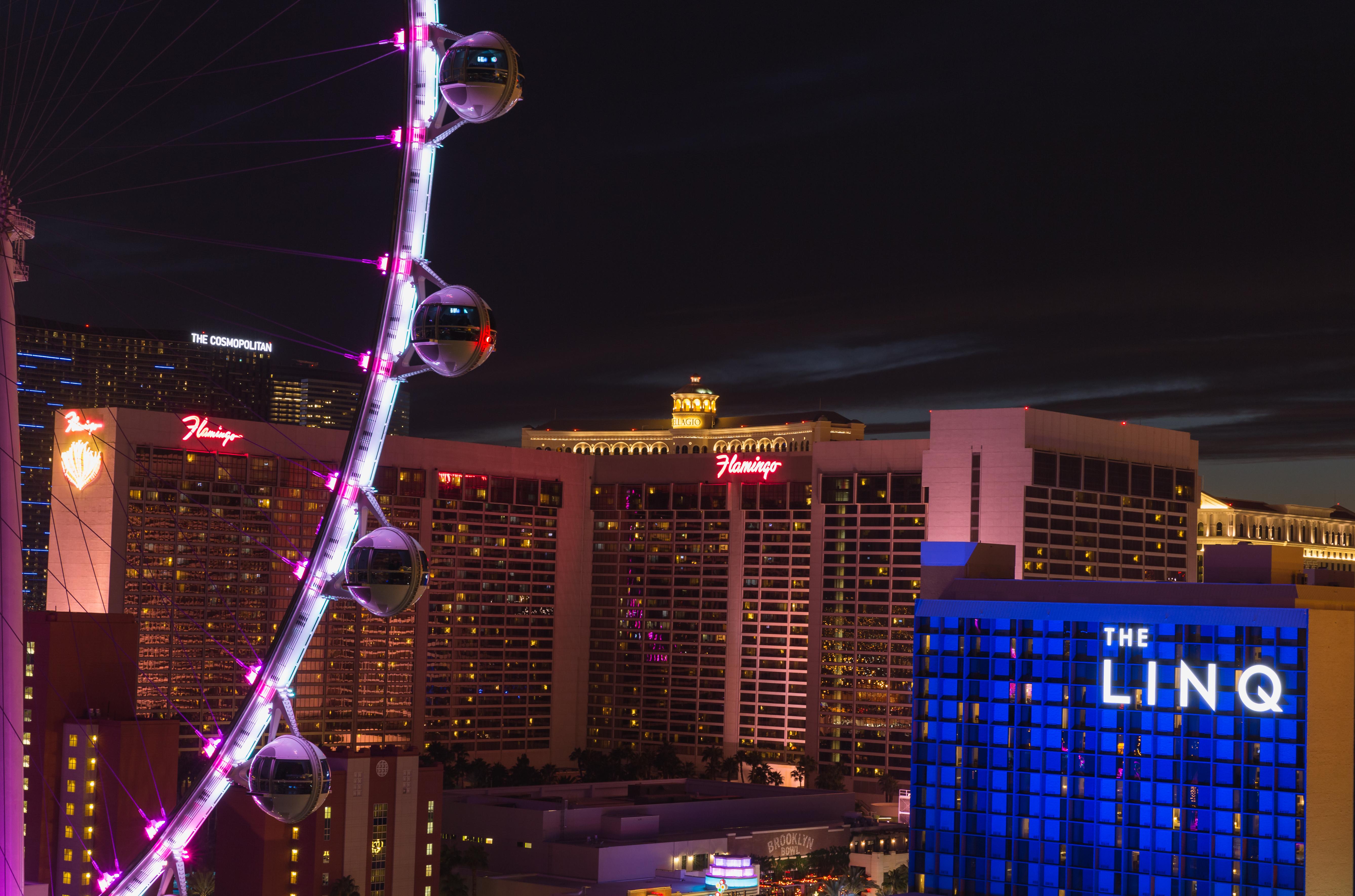 The Linq Hotel And Casino Las Vegas Buitenkant foto The Cosmopolitan, Flamingo, and The Linq at night